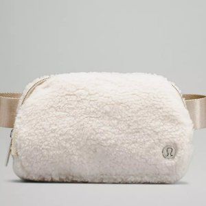 Everywhere Fleece Belt Bag